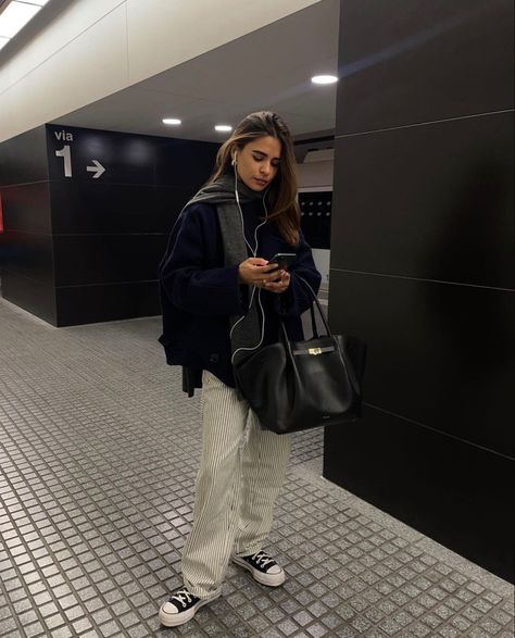 Emitaz Style, Emitaz Hair, Emitaz Outfits, Grey And Black Outfits, Emelie Lindmark, Scandinavian Outfit, Uni Bag, Scandinavian Fashion, Fashion Closet