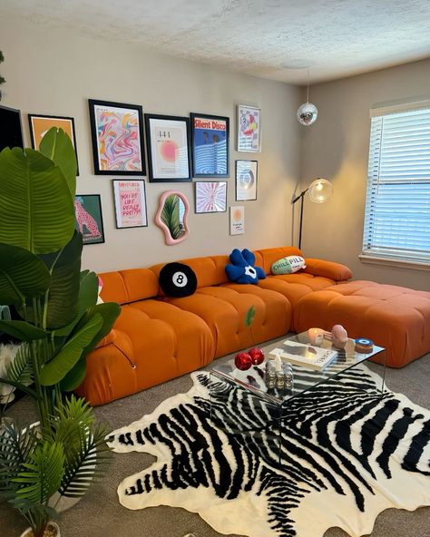 living room decor, home decor, aesthetic decor, bedroom decor, interior design, modern decor Ideas For Best Friends, Funky Living Rooms, Casa Retro, Retro Living Rooms, Dream Apartment Decor, Apartment Living Room Design, Future Apartment Decor, Room Redesign, Colourful Living Room