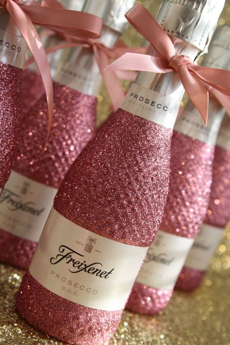 Glitter Bottle Diy, Vinyl Glasses, Glitter Champagne Bottles, Glitter Projects, Movie Night Birthday Party, Glamour Decor, Glitter Champagne, Glitter Bottle, Rhinestone Projects