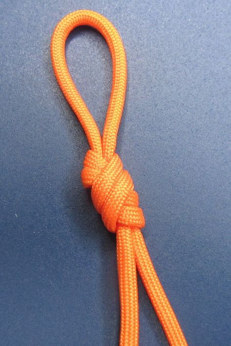 Paracord Weaving, Knot Tutorial, Loop Knot, Macrame Tutorials, Decorative Knots, Paracord Tutorial, String Crafts, Knots Diy, Knots Tutorial