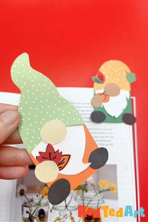 Fall Gnome Bookmark Corner - Easy Kids Crafts Gnome Bookmarks Diy, Fall Bookmark Craft, Fall Library Activities, Fall Gnome Crafts For Kids, Origami Bookmark Corner, Passive Programming, Bookmark Corner, Easy Kids Crafts, Library Decorations