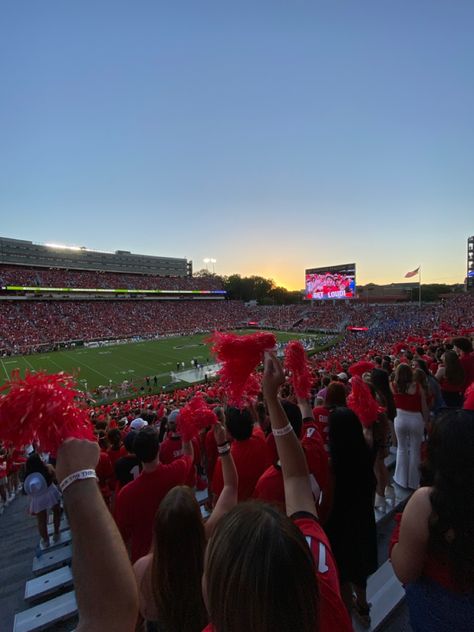 College Homecoming Aesthetic, Football Game Aesthetic College, Dating In College Aesthetic, Sdsu College Aesthetic, College Aesthetic Pictures, Football Season Aesthetic, Football Game College, College Football Aesthetic, Game Day Aesthetic