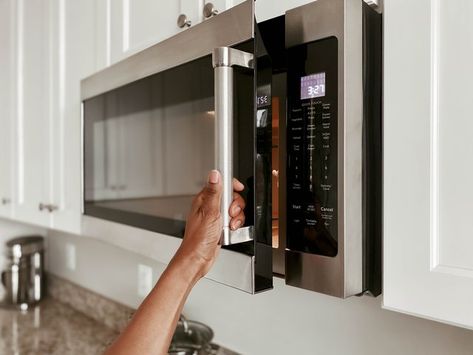 Cleaning a combination microwave and convection oven should be done regularly. Pay attention to the grain when cleaning, drying and conditioning the stainless steel. Essential Oil Cleaner, Microwave Hacks, Stainless Steel Microwave, Range Microwave, Microwave Ovens, Convection Oven, Garbage Disposal, Microwave Oven, Micro Onde