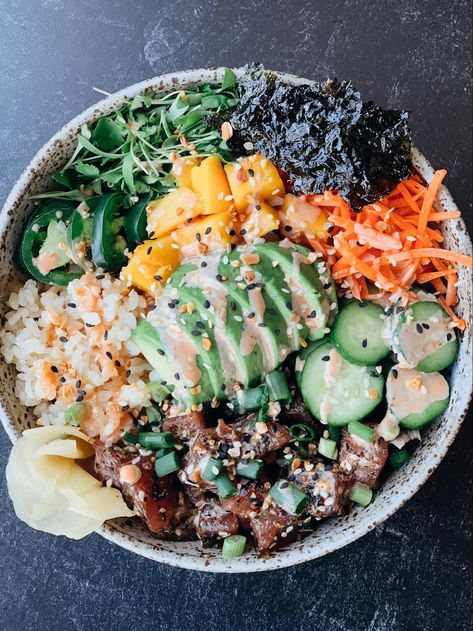 Tuna Sushi Bowl, Tuna Poke Bowl Recipe, Ahi Tuna Recipe, Ahi Tuna Poke, Tuna Steak Recipes, Poke Recipe, Tuna Poke Bowl, Steak And Rice, Ahi Poke