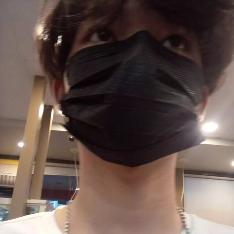 Human boy Asian boy Asian Boy wearing facemask Boy Covered Face, Boys Covering Face, Howls Moving, Asian Boy, Mask Cute, Gamer Boy, Asian Guys, Handsome Asian Men