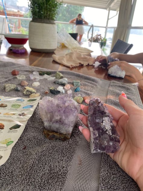 Crystal Hunting Aesthetic, Aesthetic Amethyst, Crystal Hunting, Hunting Aesthetic, Crystal Bags, Bag Aesthetic, Bags Aesthetic, Party Themes, Hunting