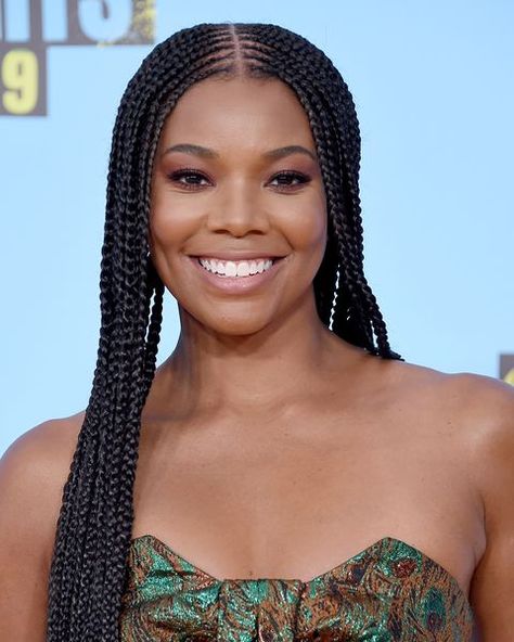 25 Cute Hairstyles for Round Faces - 25 Short, Medium, and Long Haircuts for a Round Face Black Hairstyles For Round Faces, Hair For Round Face Shape, Cornrows Braids For Black Women, Braids Twist, Cornrows Styles, Summer Braids, Ghana Braids, Box Braids Hairstyles For Black Women, Braided Cornrow Hairstyles