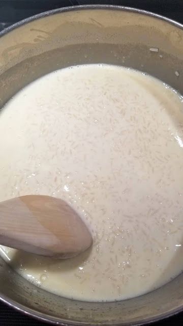 Hot and Cold Running Mom - Just my Stuff: Creamy Old Fashioned Rice Pudding Best Rice Pudding Recipe, Pudding Recipes Homemade, Blueberry Pudding, Old Fashioned Rice Pudding, Milk Rice, Bourbon Sauce, Food Recipes Easy, Rice Pudding Recipe, Cream Of Wheat