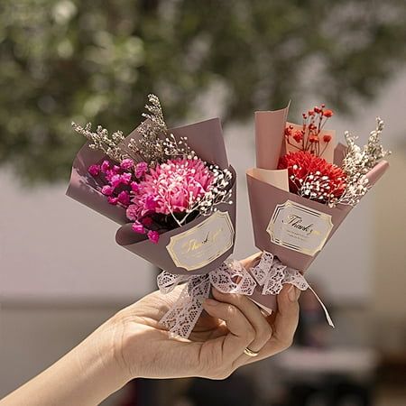 Description: With its attractive and realistic appearance, this artificial bouquet does not require watering, will not wilt and can be left for a long time. It is an artificial bouquet that is essential for a warm life and can be used to decorate your home or as a gift for your loved ones, relatives and friends. It is constructed of soap flower material. The length of this product is 16cm. It is suitable for Valentine's Day, exhibition, holiday decoration, home decoration, party and so on. Item Mini Floral Bouquets, Little Flower Bouquet, Bday Flowers, Single Flower Bouquet, Flower Bouquet Gift, Man Bouquet, Faux Bouquet, Mini Bouquets, Baby Bouquet