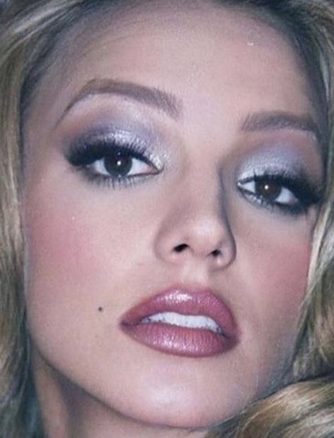 1990s Makeup, 2000’s Makeup, 00s Makeup, Early 2000s Makeup, 2000 Makeup, 2000s Makeup Looks, 90s Makeup Look, Y2k Makeup, 90s Makeup