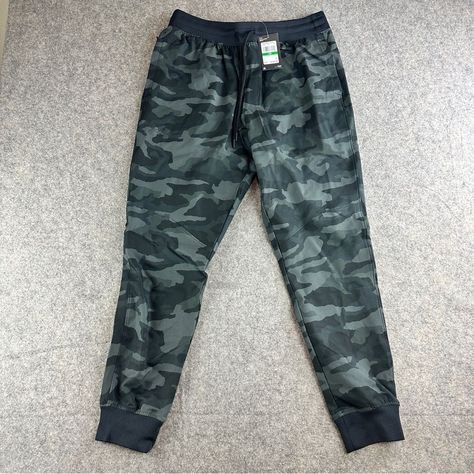 Men's Under Armour Ua Elite Joggers Pants Size: Large Color: Black / Gray Brand New With Tags See Photos For Measurements Under Armour Joggers, Under Armour Sweatpants, Large Pants, Camo Joggers, Joggers Pants, Black Sweatpants, Grey Joggers, Under Armour Pants, Black Camo