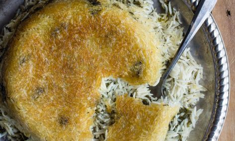 Persian Tahdig, Tahdig Rice, Chelo Kebab, Tahdig Recipe, Persian Rice, Lenten Recipes, Iranian Cuisine, Persian Cuisine, Looks Yummy