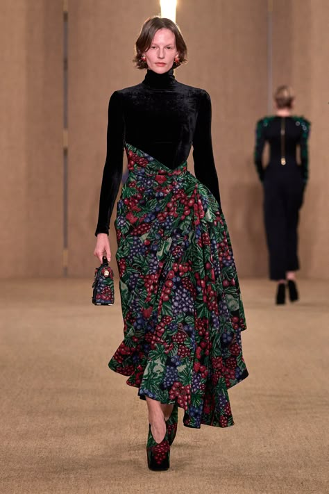 Balmain Fall Winter 2024 Women's runway Ladylike Dress, 2025 Fashion Trends, Balmain Collection, Fw 2024, Olivier Rousteing, Batik Fashion, Couture Designers, 2025 Fashion, Maxi Styles