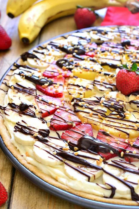 Dessert Pizza Recipes, Banana Split Dessert, Fruit Pizza Recipe, Dessert Pizza, Fruit Pizza, Banana Split, A Pizza, Eat Dessert, Fruit Desserts