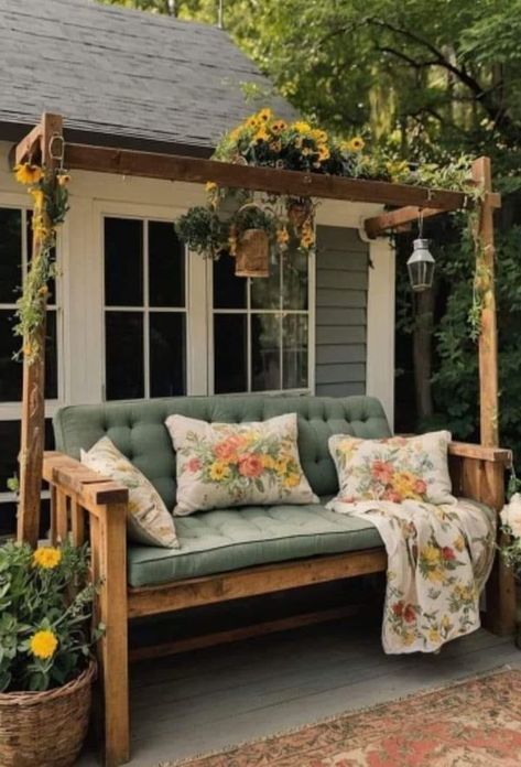 French Country, Cottage & Farmhouse | Facebook Cottage Patio Furniture, Cottagecore Patio, Cottage Garden Inspiration, Patio Paradise, Cozy Porch, Country Cottage Farmhouse, Colonial Cottage, Cottage Porch, Vintage Patio