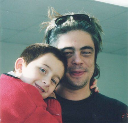 Marc Musso with Benicio Del Toro on the set...never saw this photo before...so cute! Melissa Leo, Antarctica Travel, 21 Grams, I Have A Crush, Man Crush, Picture Photo, Eye Candy, Dj, Actors