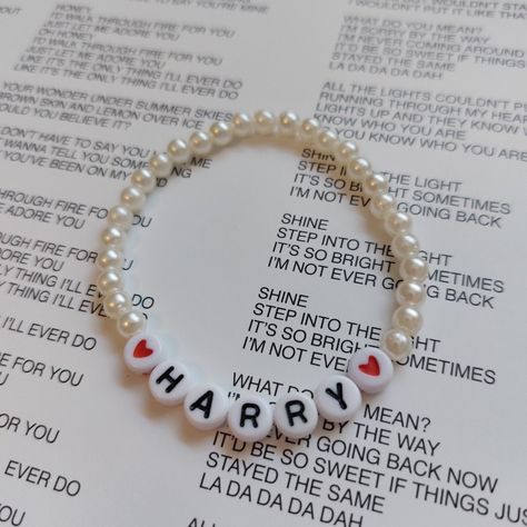 Harry Styles Friendship Bracelet, Harry Styles Bracelets, Inspo Bracelets, Taylor Bracelets, Frendship Bracelets, Harry Core, Homemade Bracelets, Friendship Bracelets Designs, One Direction Harry Styles