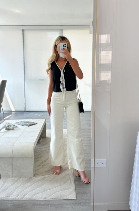 linen top, white jeans for summer, white denim Elegant White Jeans Outfit, White T And Jeans Outfit, White Tops And Jeans Outfit, White Jeans Outfit Summer Classy, Outfits With White Jeans, White Jeans Outfit Summer, White Linen Pants Outfit, White Top Jeans, Abercrombie Outfits