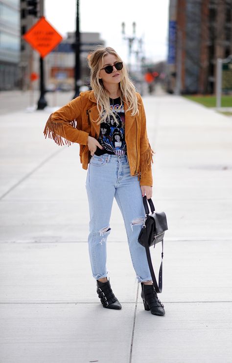 Fringe Bag Outfit, Fringe Jacket Outfit, Boyfriend Jeans Style, White Crow, Ibiza Outfits, Cool Girl Style, Looks Country, Nashville Outfits, Suede Fringe Jacket