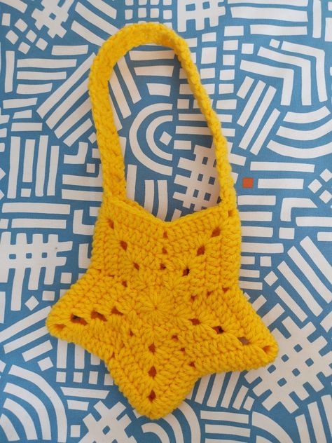 Yellow Crochet Accessories, Things To Crochet With Yellow Yarn, Yellow Crochet Amigurumi, Yellow Yarn Crochet Ideas, Yellow Things To Crochet, Yellow Yarn Crochet Projects, Crochet Star Bag Pattern, Yellow Crochet Ideas, Yellow Crochet Projects