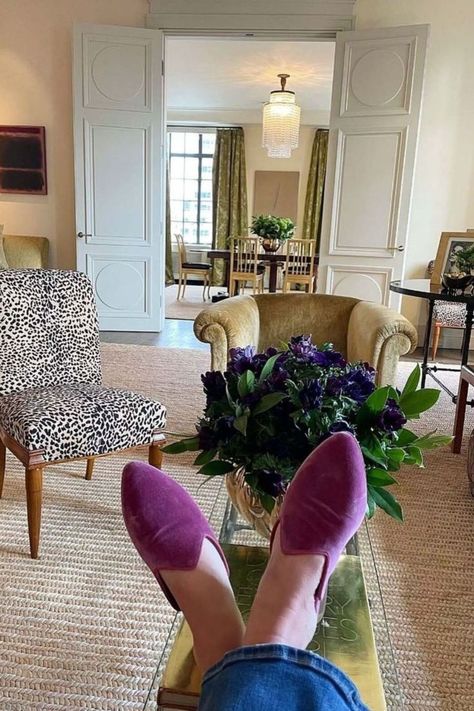 Pride And Prejudice Home, Aerin Lauder Home, Gracie Wallpaper, Park Avenue Apartment, Aerin Lauder, Velvet Mules, Glam Pad, Old Apartments, English Country Style