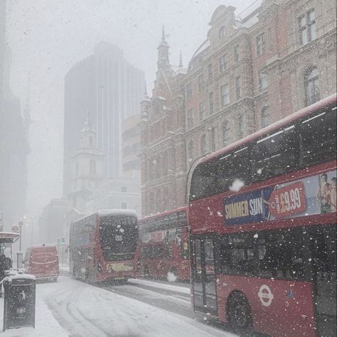 Snowy City, Aesthetic London, Snowy Day, Winter Aesthetic, City Streets, Made It, London, Paris