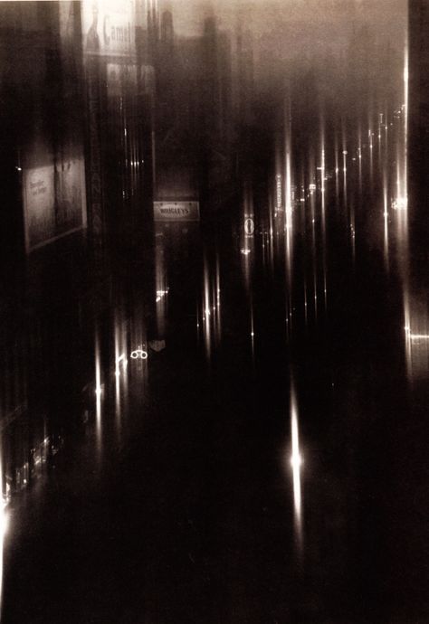 Drizzle On Fortieth Street, New York, 1925. Edward Steichen (1879-1973) Edward Steichen, Alfred Stieglitz, Street New York, History Of Photography, Art Street, Abstract Photography, Artistic Photography, Photography Art, City Lights