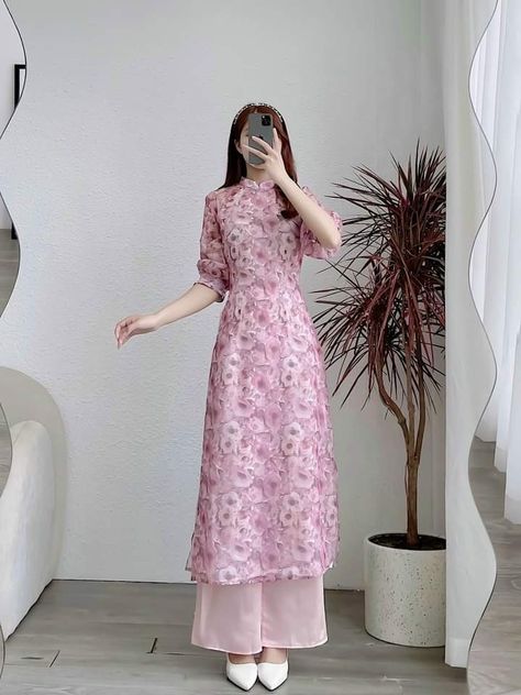 Modest Girly Outfits, Asian Style Dress, Simple Style Outfits, Latest Bridal Dresses, Gowns Dresses Elegant, Beautiful Casual Dresses, Simple Kurta Designs, Womens Trendy Dresses, Formal Dresses With Sleeves