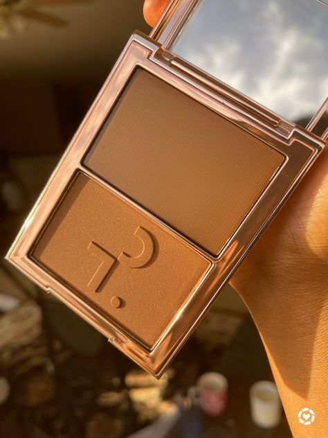 Makeup, creme contour. Bronzer. Makeup artists. Patrick Ta Contour, Patrick Ta Bronzer, Bronzer Aesthetic, Contour Aesthetic, Bronzer Products, Patrick Ta Makeup, Bronzer Tips, Contour Products, Creme Contour