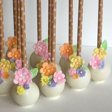 Wildflower Theme Cake Pops, Floral Cake Pops, Gender Reveal Cake Pops, Fairy Garden Cake, Flower Desserts, Garden Cake, Cake Pop Decorating, Wedding Cake Pops, Garden Cakes