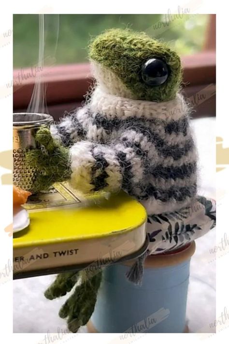 Free Amigurumi Frog Crochet Pattern Frog Crochet Pattern, Amigurumi Frog, Frog Doll, Frog Crochet, Frog Meme, Brambly Hedge, Crochet Frog, Knitting Tips, Stunning Hairstyles