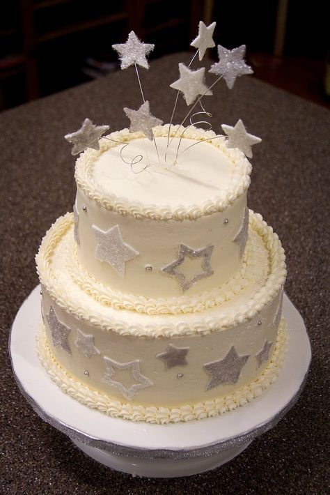 New Years Cake- put clock face on top with stars coming out of it and on side in silver and gold....would look really pretty! New Year's Desserts, Teen Cakes, Hippie Birthday, New Year's Cake, Silver Cake, Bday Party Theme, Silver Party, Engagement Cakes, Gold Cake