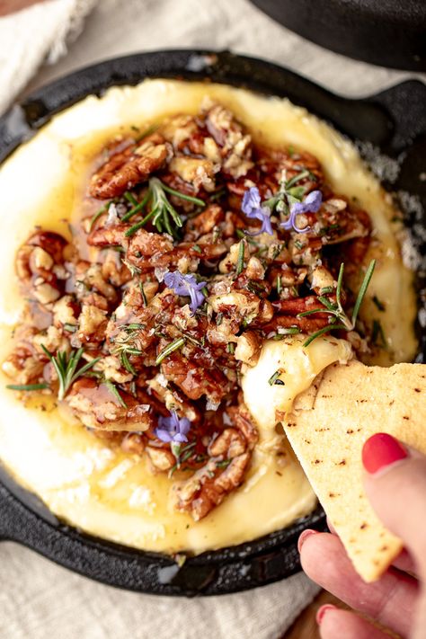 Baked Brie with Pecans & Honey Baked Brie Rosemary, Baked Brie With Pecans, Brie With Pecans, Baked Brie With Honey, Brie Baked, Baked Brie Honey, Honey Brie, Baked Bree Recipe, Brie Baker