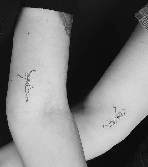 79 Incredibly Cute Tattoos For Couple - Our Mindful Life Matching Kpop Tattoos, Mini Ghost Tattoo Couple, Mini Bestie Tattoos, Bestie Ghost Tattoos, X And O Tattoo, Subtle Partner Tattoo, One Direction Matching Tattoos, Cute Mother And Daughter Tattoos, Tiny Tattoos For Friends