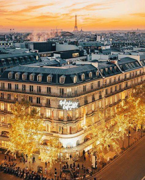 Galerie Lafayette Paris, Lafayette Paris, Winter Light, Paris Street, Galeries Lafayette, City Lights, Paris Skyline, Places To Travel, Travel Destinations