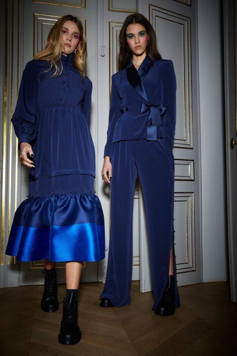 Blue Jacket Outfits, Classic Blue Pantone, Blue Pantone, Alexis Mabille, Abaya Style, Abaya Fashion, Fashion 2018, Fashion Show Collection, Fall 2018