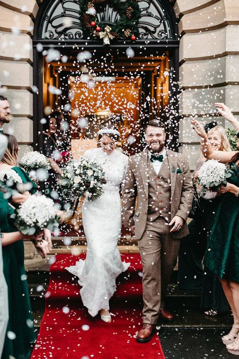 Have you considered a winter wedding? We're excited to share our fave and very best winter weddings we've featured on Rock My Wedding! Snow Confetti Wedding, Christmas Wedding Exit Ideas, Wedding Christmas Wreath, Christmas Wedding Send Off, Winter Wedding Exit Ideas, Christmas Wedding Groomsmen Attire, Christmas Wedding Picture Ideas, Winter Wedding Send Off, Christmas Wedding Aesthetic