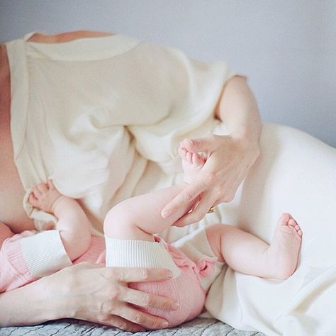 Elizabeth Messina, Nurse Inspiration, Newborn Fashion, Happy Children, Posing Inspiration, Baby Inspiration, Natalia Vodianova, Newborn Lifestyle, Lifestyle Newborn