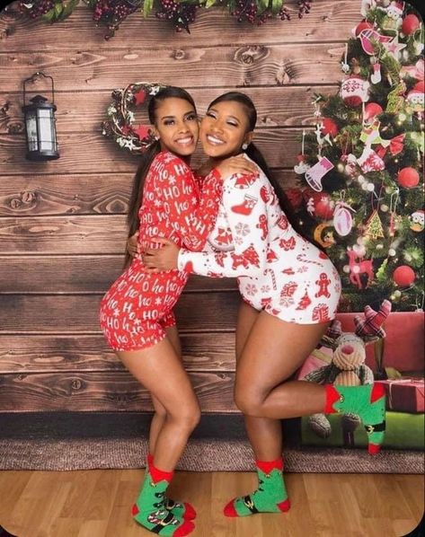 Bestie Matching Christmas Pjs, Christmas Pictures Friends, Bestie Christmas, Christmas Instagram Pictures, Christmas Pictures Outfits, My Ride Or Die, Sister Keeper, Bff Matching Outfits, Sisters Photoshoot Poses