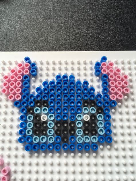 Stitch z koralików do prasowania Perler Beads Ideas Stitch, Stitch Fuse Beads, Pyssla Stitch, Perler Beads Stitch, Perler Bead Stitch, Stitch Perler Bead Pattern, Melty Bead Designs, Melt Beads Patterns, Modele Pixel Art