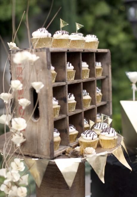 Creative Ways To Display Cupcakes At Your Wedding Individual Cupcakes, Wedding Cake Display Table, Cake Display Table, Cupcake Table, Cake Displays, Cupcake Stand Wedding, Vintage Soda, Cake And Cupcake Stand, Creative Cupcakes