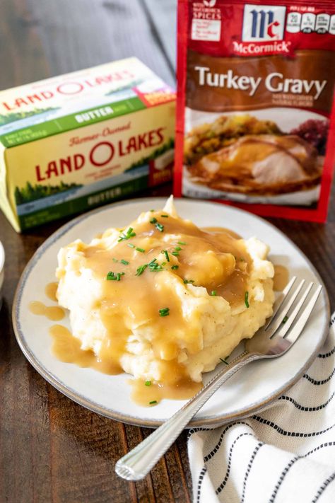 Perfect Mashed Potatoes & Gravy Turkey Gravey, Mashed Potatoes Thanksgiving, Gravy For Mashed Potatoes, Mashed Potatoes And Gravy, Potatoes And Gravy, Turkey Food, Green Goddess Salad, Goddess Salad, Buttery Mashed Potatoes