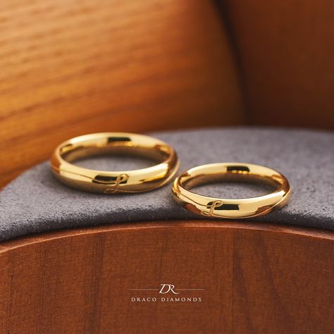 We 3D printed the ring to achieve this perfect look of the initial connecting. Like an infinity loop that never ends. Concept Jewelry, Infinity Wedding Band, Infinity Wedding, Marriage Ring, Gold Jewellry, Wedding Beach Ceremony, Beach Ceremony, Wedding Beach, Couple Rings