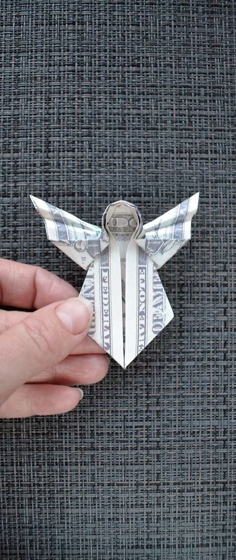 The money Christmas angel is a cool origami out of one dollar bill. Without using glue and tape. You can decorate your Christmas tree with it! The idea and design by Anastasia Prokuda. I wish you a pleasant viewing! Subscribe to my channel! Oragami Christmas, Easy Money Origami, Money Origami Tutorial, Money Gifts Christmas, Cool Origami, Origami Christmas Ornament, Christmas Angel Decorations, Folding Money, One Dollar Bill