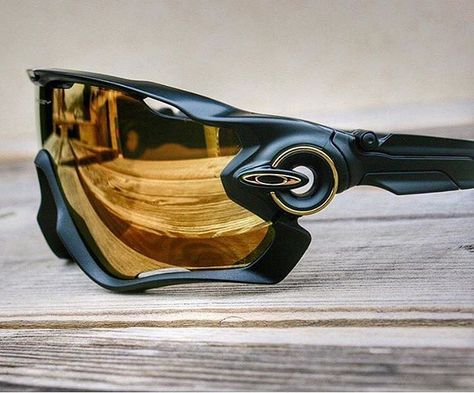 Jawbreaker gold   @outdoorevasion  #lovesroadbikes #oakley #jawbreaker #oakleycycling Oakley Sunglasses Women, Oakley Jawbreaker, Golf Sunglasses, Oakley Eyewear, Eyeglass Frames For Men, Oakley Glasses, Cheap Oakley Sunglasses, Cycling Sunglasses, Handbags Luxury