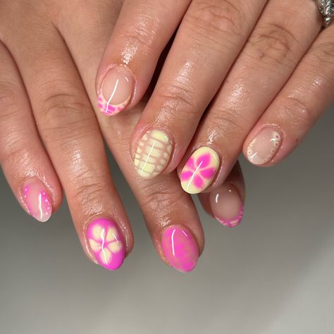 The blooming gel flowers are SO cute!!! Are you kidding? #luminary #luminarynailsystems #planails #nailtech #nynails #nailart #bloominggel #bloominggelnailart #summernails In Trend Nails, Gel X Blooming Gel, Beetles Blooming Gel, Cute Blooming Gel Nails, Nails Gel X Ideas, Blooming Polish Nail Art, Summer Blooming Gel Nails, Nail Ideas Blooming Gel, Nail Inspo Blooming Gel