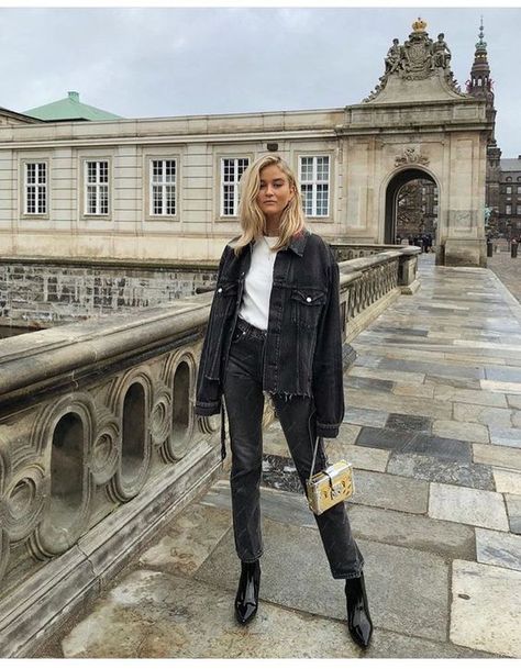 Style by Three: INSPIRATION - JOSEFINE H. J. Black Jean Jacket, Jean Jacket Outfits, Denim Jacket Outfit, Skandinavian Fashion, 50 Style, Double Denim, Street Style Trends, Modieuze Outfits, Black Denim Jacket