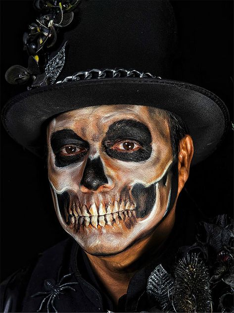 Mexicans Make Stunning Skeleton Makeup To Celebrate The Day Of The Dead Skull Makeup Beard, Face Paint For Men, Beard Makeup, Mens Halloween Makeup, Voodoo Halloween, Halloween Makeup Sugar Skull, Skull Face Paint, Holloween Makeup, Dead Makeup