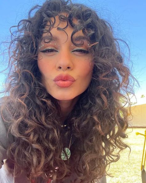 20 Gorgeous Curled Bang Hairstyles to Inspire Your Next Look Vanessa Hudgens Coachella, Vanessa Hudgens Hair, Curly Hair Fringe, Curled Bangs, Long Curly Haircuts, Hair Styels, Layered Haircuts With Bangs, How To Cut Bangs, Curly Bangs