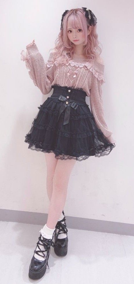 Larme Kei Aesthetic Outfit, Ryosangata Aesthetic, Jirai Kei Fashion Design, Dark Girly Fashion, Plus Size Jirai Kei, Jirai Kei Winter, Jirai Kei Outfits Casual, Kei Fashion Types, Girly Kei Fashion